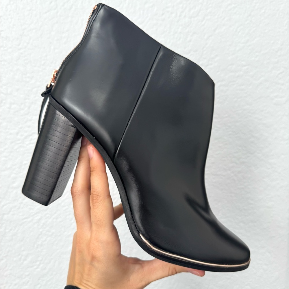Ted Baker London Black Leather Rose Gold Zip Ankle Boots - Sz 40.5 (US 10)